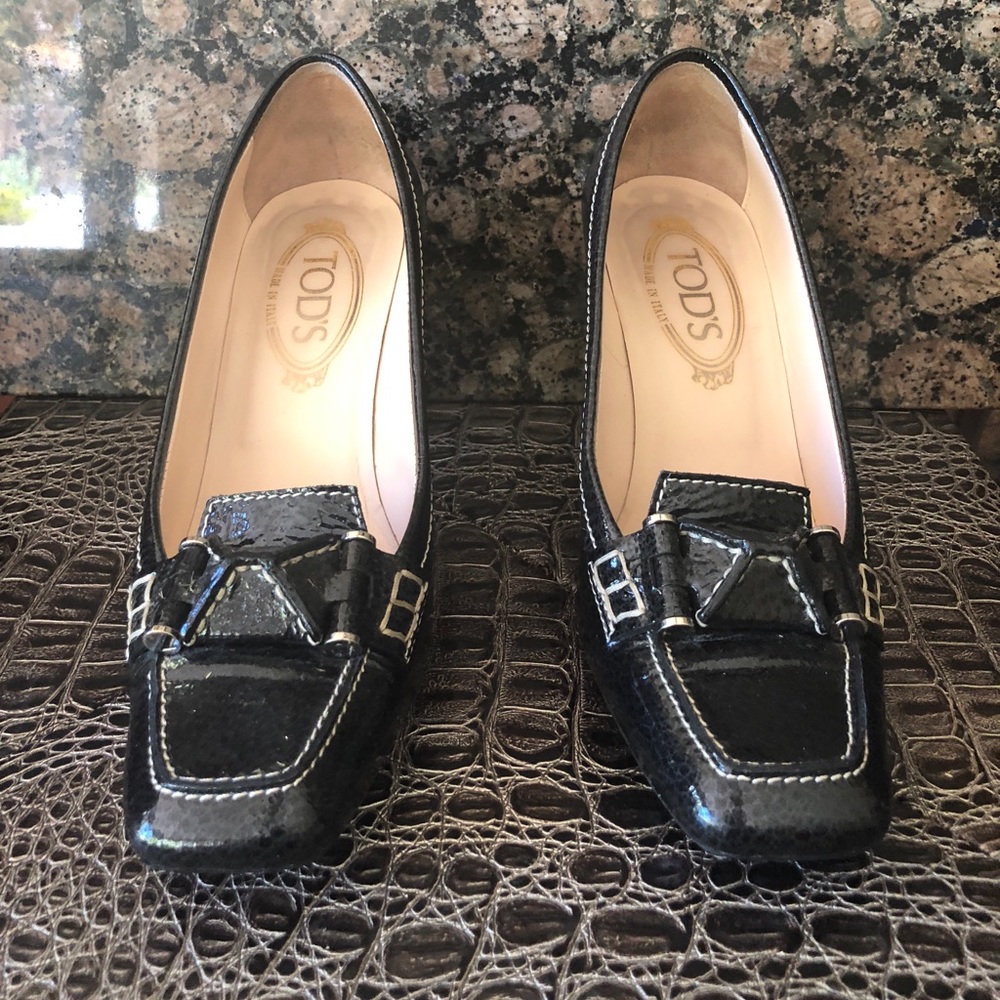 Tod’s patent leather black pumps